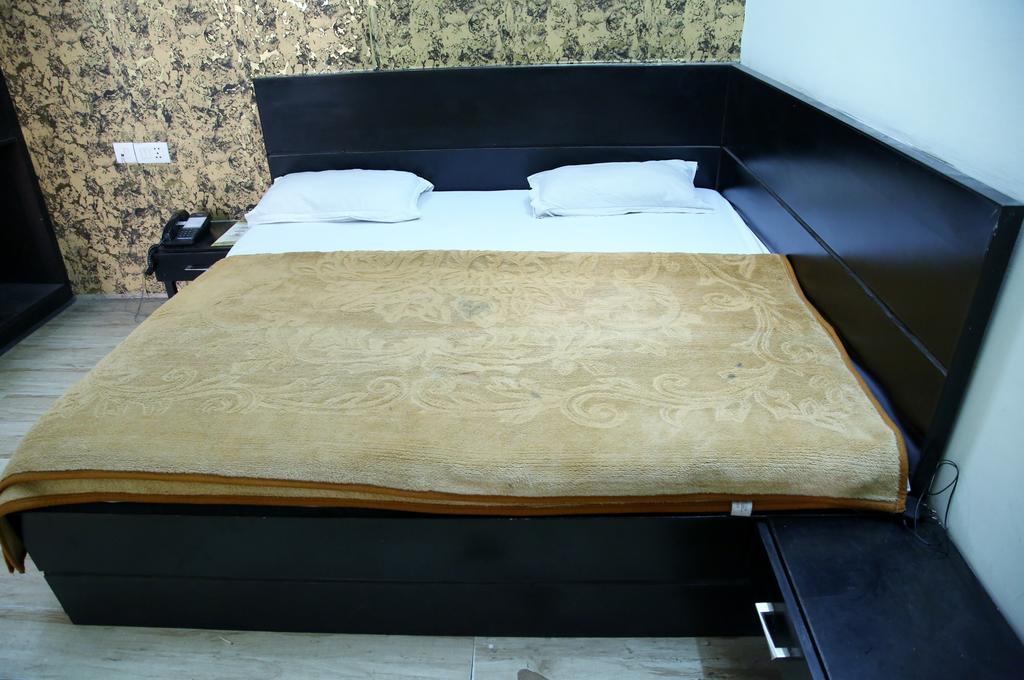 Hotel Ananda Дели Номер фото