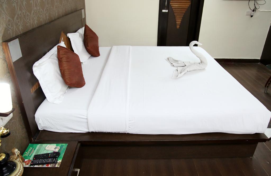 Hotel Ananda Дели Номер фото